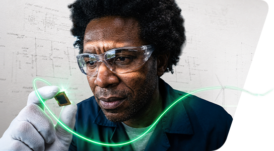 Ingeniero que evalúa un chip semiconductor con visualización de señal digital, representando el diseño, las pruebas y la innovación de la electrónica.